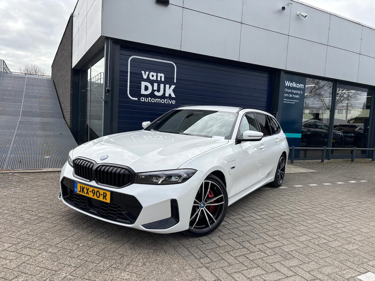 BMW 3-serie Touring - 320e Touring M-Sport PRO PHEV SHADOWLINE ADEPTIVE KOPLAMPEN 360 CAMERA DRIVER ASSIST HEAD- - AutoWereld.nl