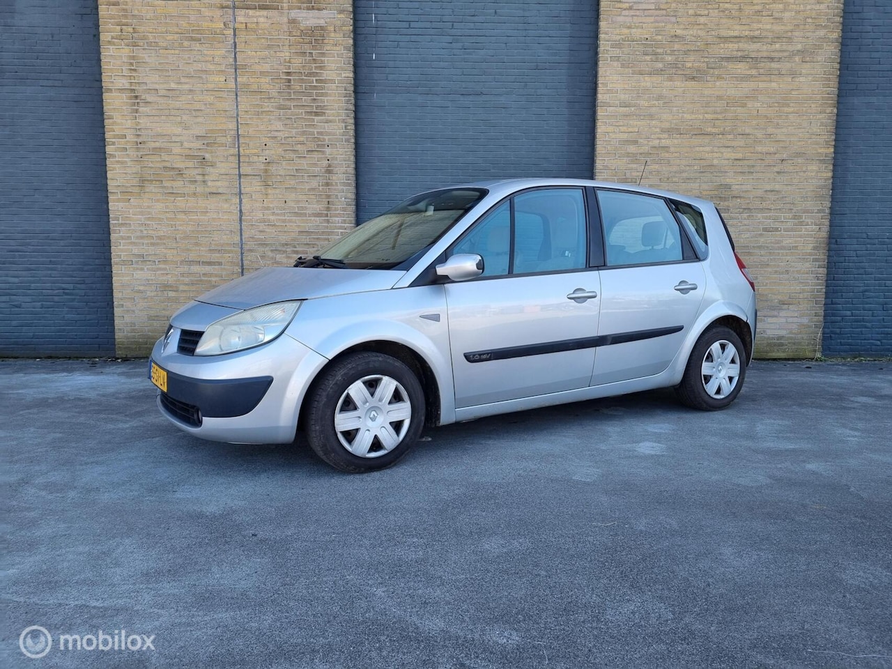 Renault Scénic - 1.6-16V Dynamique Comfort automaat schade - AutoWereld.nl