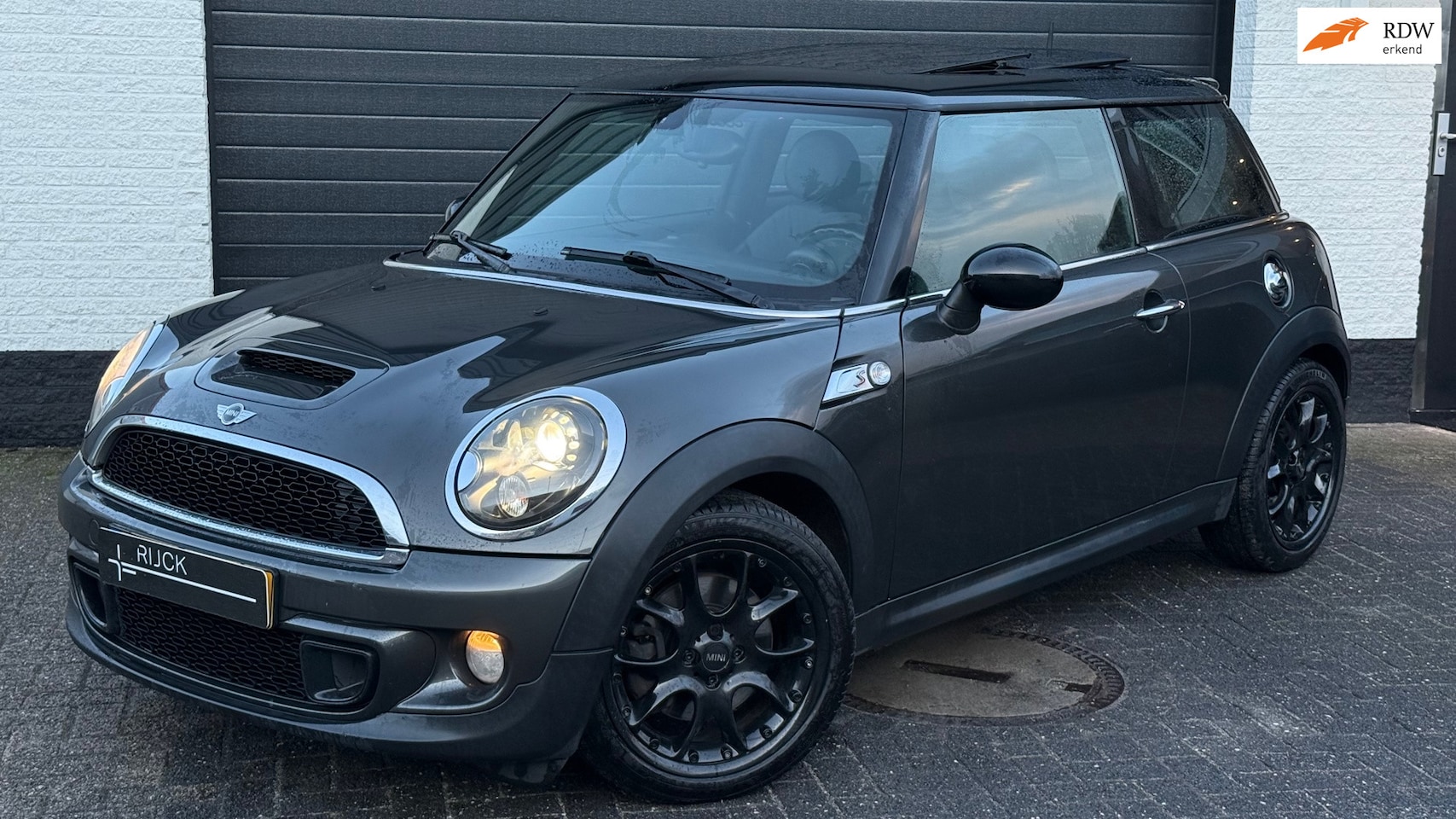 MINI Cooper S - Mini 1.6 Pepper | Pano | Leder | Navi | Xenon | 17” | Cruise | Stoelverwarming - AutoWereld.nl