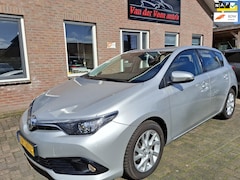 Toyota Auris - 1.2T Aspiration. Dealer onderhouden Zeer netjes en luxe. O.a. camera, afn. trekhaak, cruis