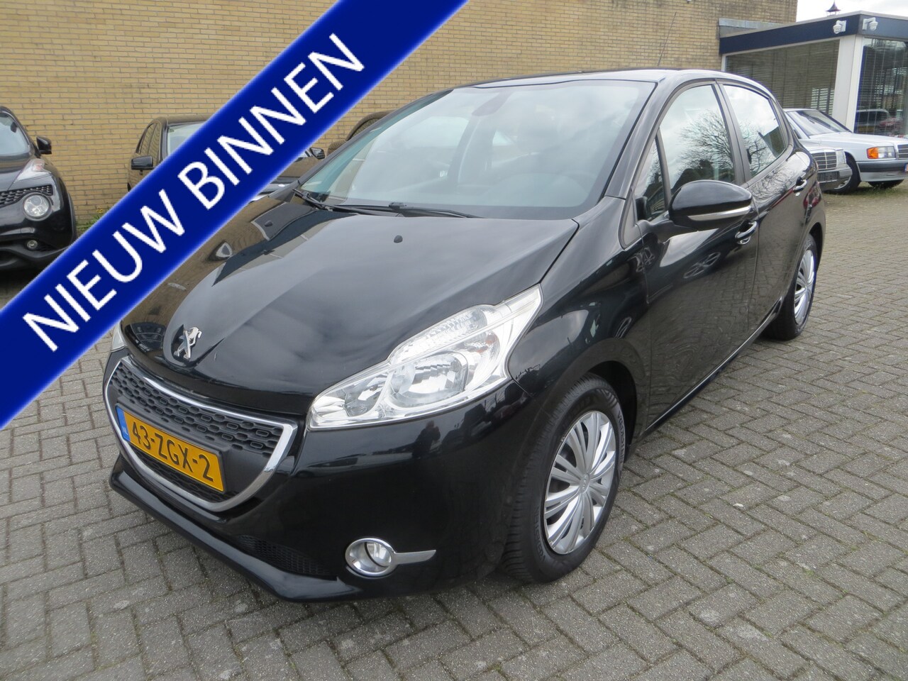 Peugeot 208 - 1.2 VTi Envy-NAVI-CRUISE-CLIMA-PDC-NAP-GARANTIE! - AutoWereld.nl