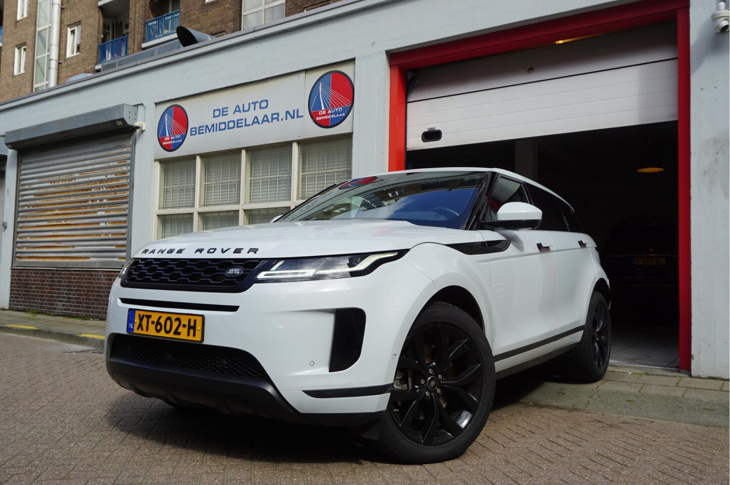 Land Rover Range Rover Evoque - 2.0 D180 AWD HSE | NAP | Pano | Meridian | Sfeerverlichting | Adaptive + Lane | 20inch | D - AutoWereld.nl