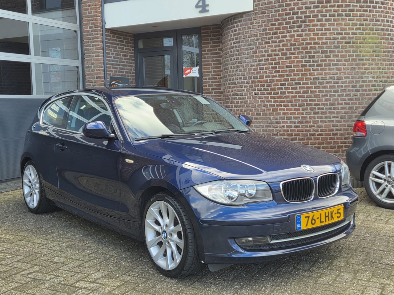 BMW 1-serie - 118i Business Line |Cruise |Lm velgen| Clima | Trekhaak - AutoWereld.nl