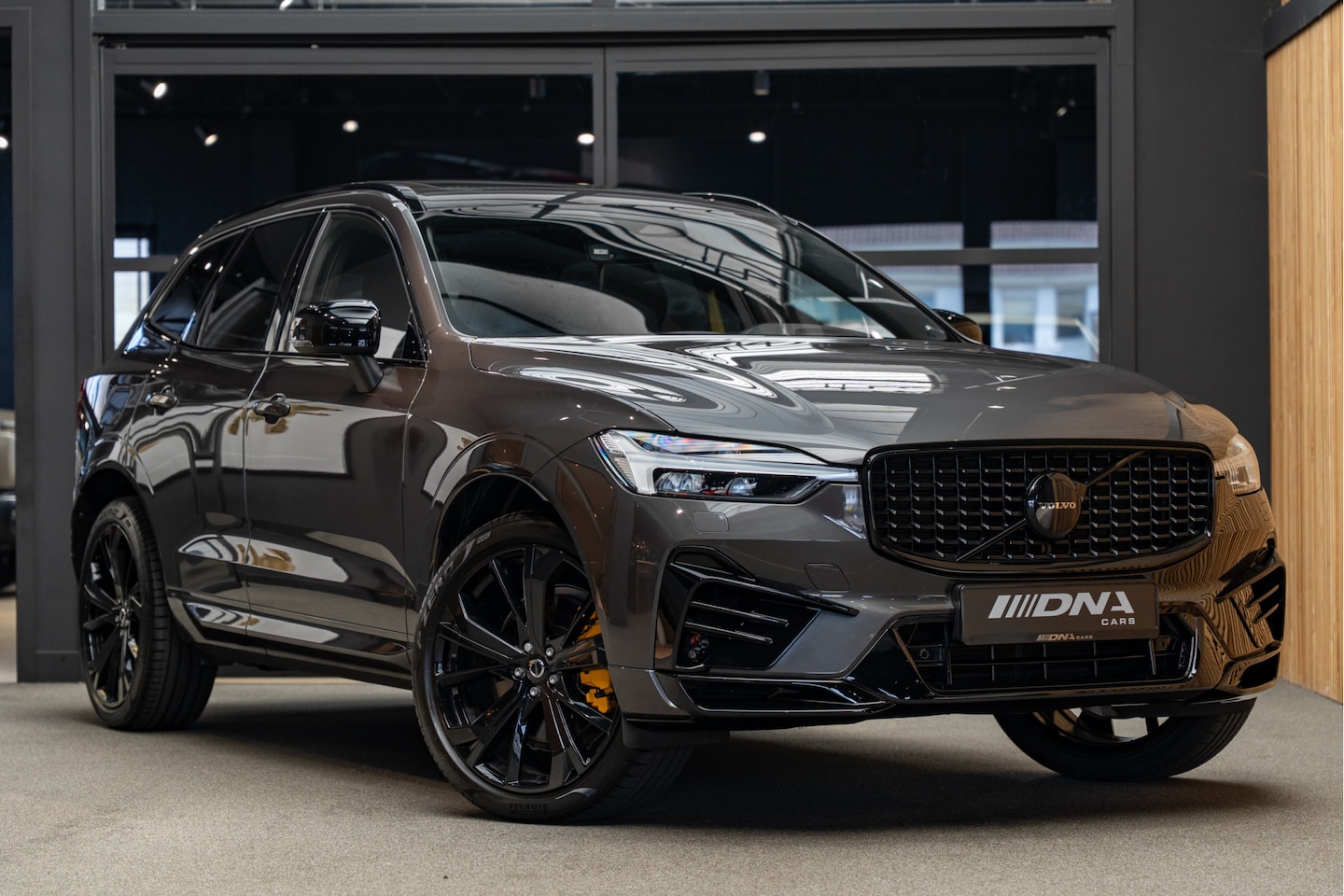 Volvo XC60 - HEICO T6 Plug-in hybrid AWD Ultimate Black Edition 2.0 T6 Plug-in hybrid - AutoWereld.nl