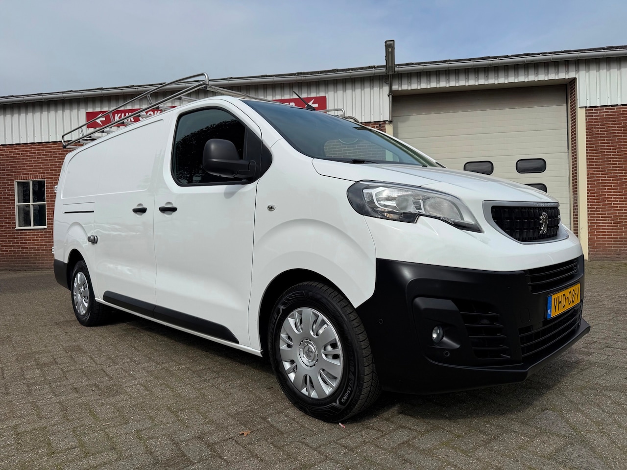 Peugeot Expert - 2.0 BlueHDI 120 Long L3 groot scherm imperiaal - AutoWereld.nl