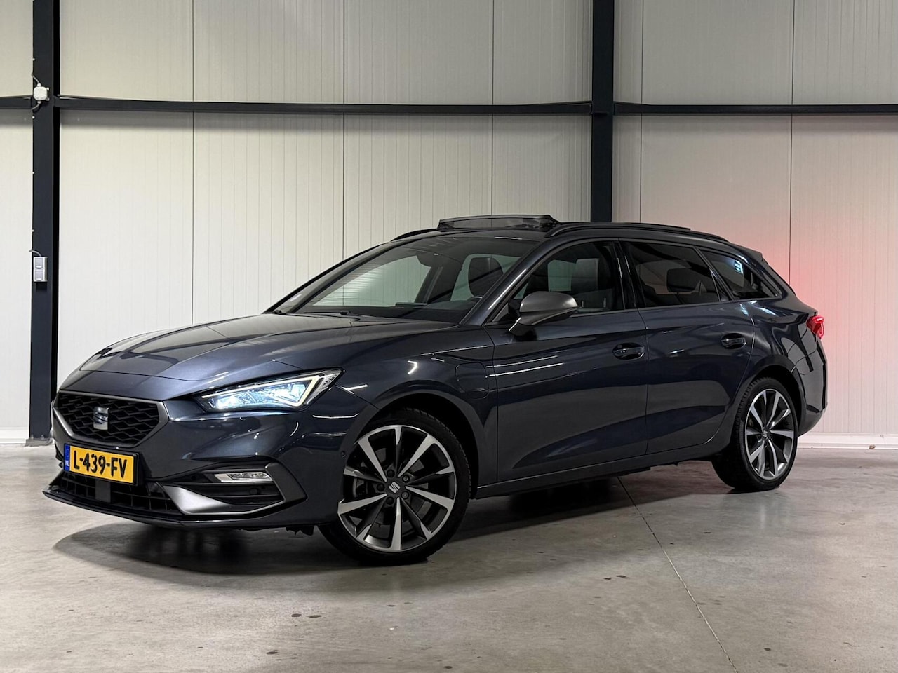 SEAT Leon Sportstourer - Seat Leon 1.4 TSI eHybrid PHEV FR Pano Stoelverwarming Sfeer - AutoWereld.nl