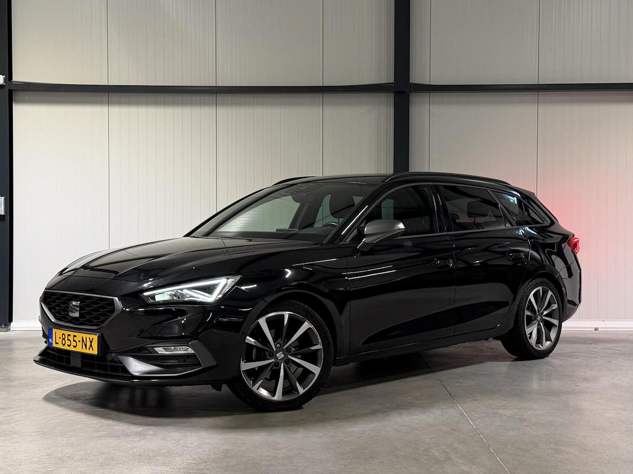 SEAT Leon Sportstourer - Seat Leon 1.5 eTSI FR 150PK Virtual Sfeer Trekhaak Carplay - AutoWereld.nl