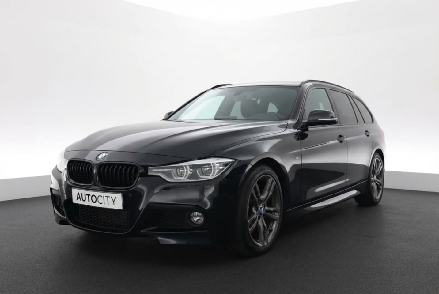 BMW 3-serie Touring - 318i M Sport Leder l Elektrische Klep l Cruise Control - AutoWereld.nl
