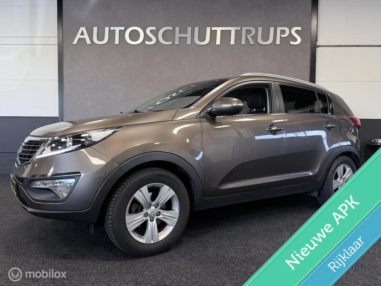 Kia Sportage - 2.0 Plus Pack NIEUWE APK / LED / CLIMA / CRUISE / TREKHAAK / NAP - AutoWereld.nl