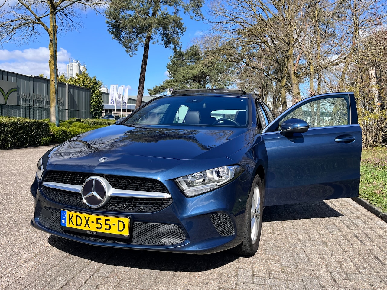 Mercedes-Benz A-klasse - 250 e Premium 250 e PANO + OPEN DAK | NAVI | CARPLAY | STOELVERWARMING - AutoWereld.nl