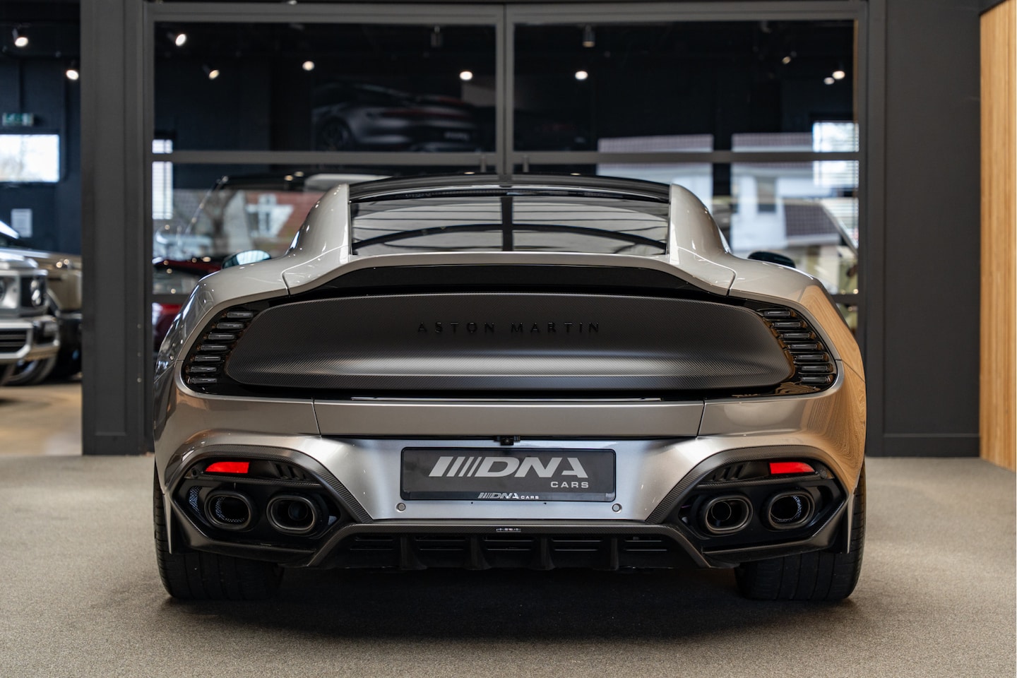 Aston Martin V12 Vanquish - Carbon Keramisch 6.0 V12 Forest Green - AutoWereld.nl