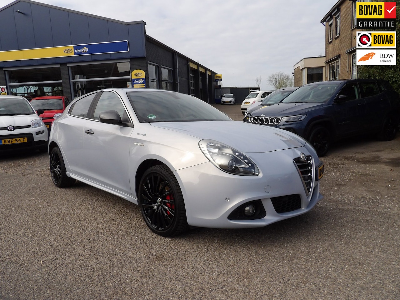 Alfa Romeo Giulietta - 1.4 T Distinctive QV-Line / Leder / Rijklaarprijs - AutoWereld.nl