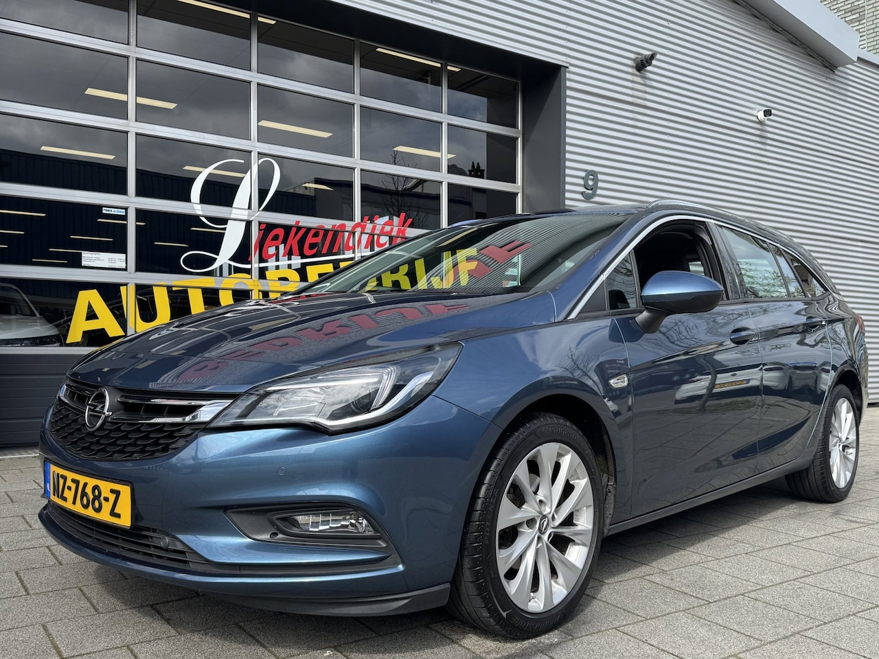 Opel Astra Sports Tourer - 1.0 Innovation - Navigatie I Airco I PDC I Xenon I Sport velgen I Dealer onderhouden - AutoWereld.nl