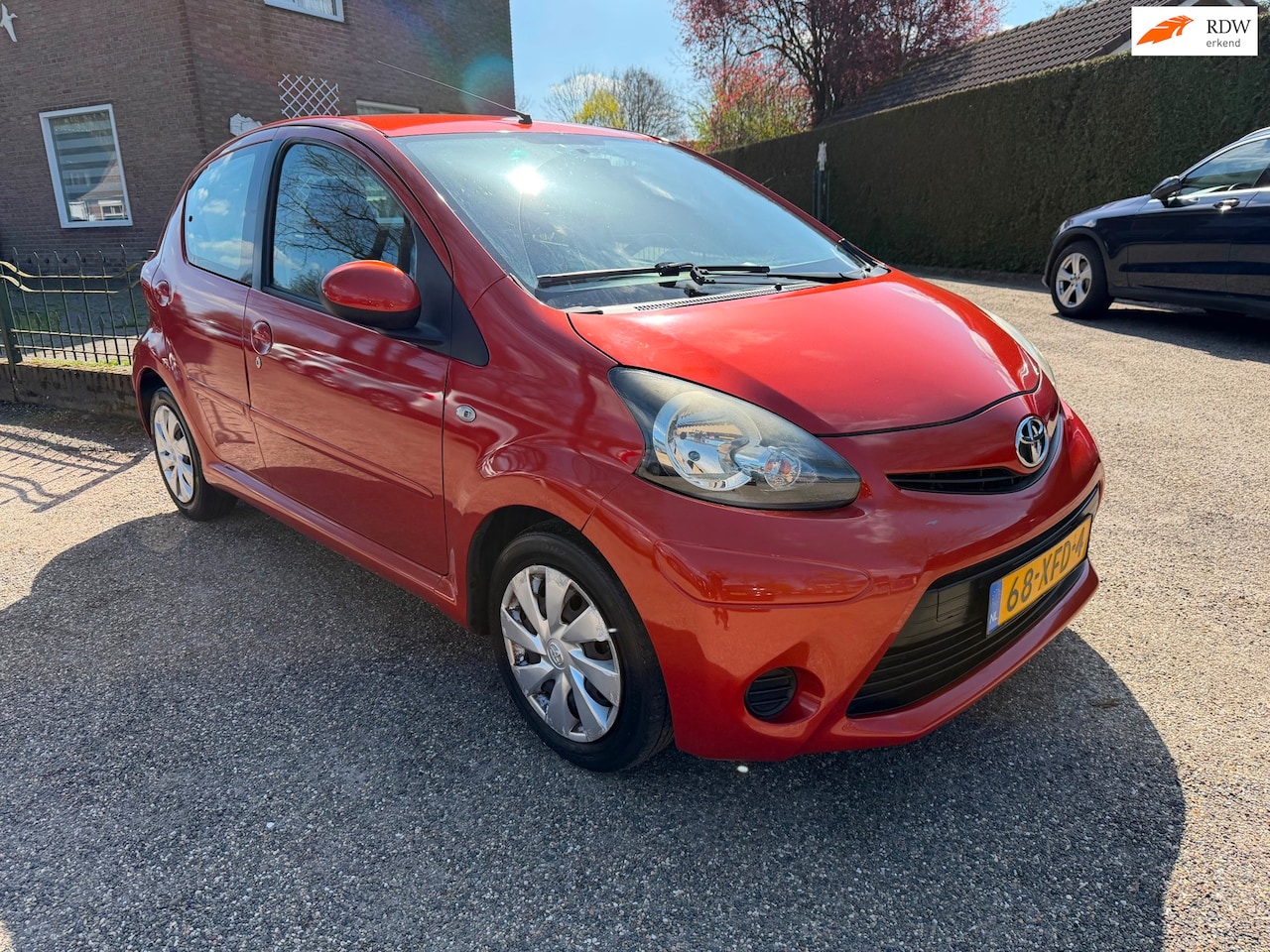 Toyota Aygo - 1.0 VVT-i Comfort Orange 1.0 VVT-i Comfort Orange - AutoWereld.nl