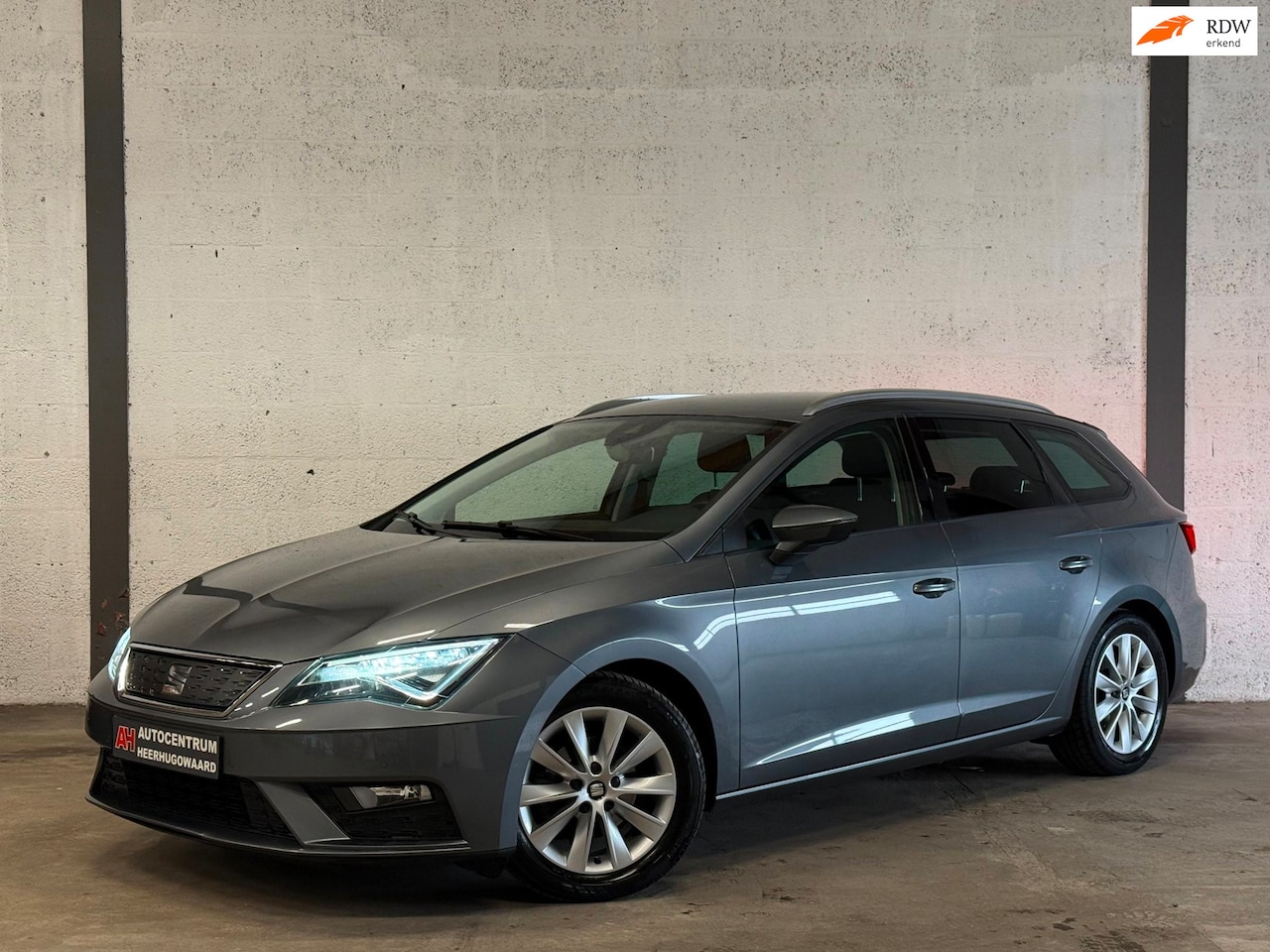 SEAT Leon ST - 1.0 EcoTSI Automaat|LED|Navi|Camera|Carplay|Cruise|Onderhouden !! - AutoWereld.nl