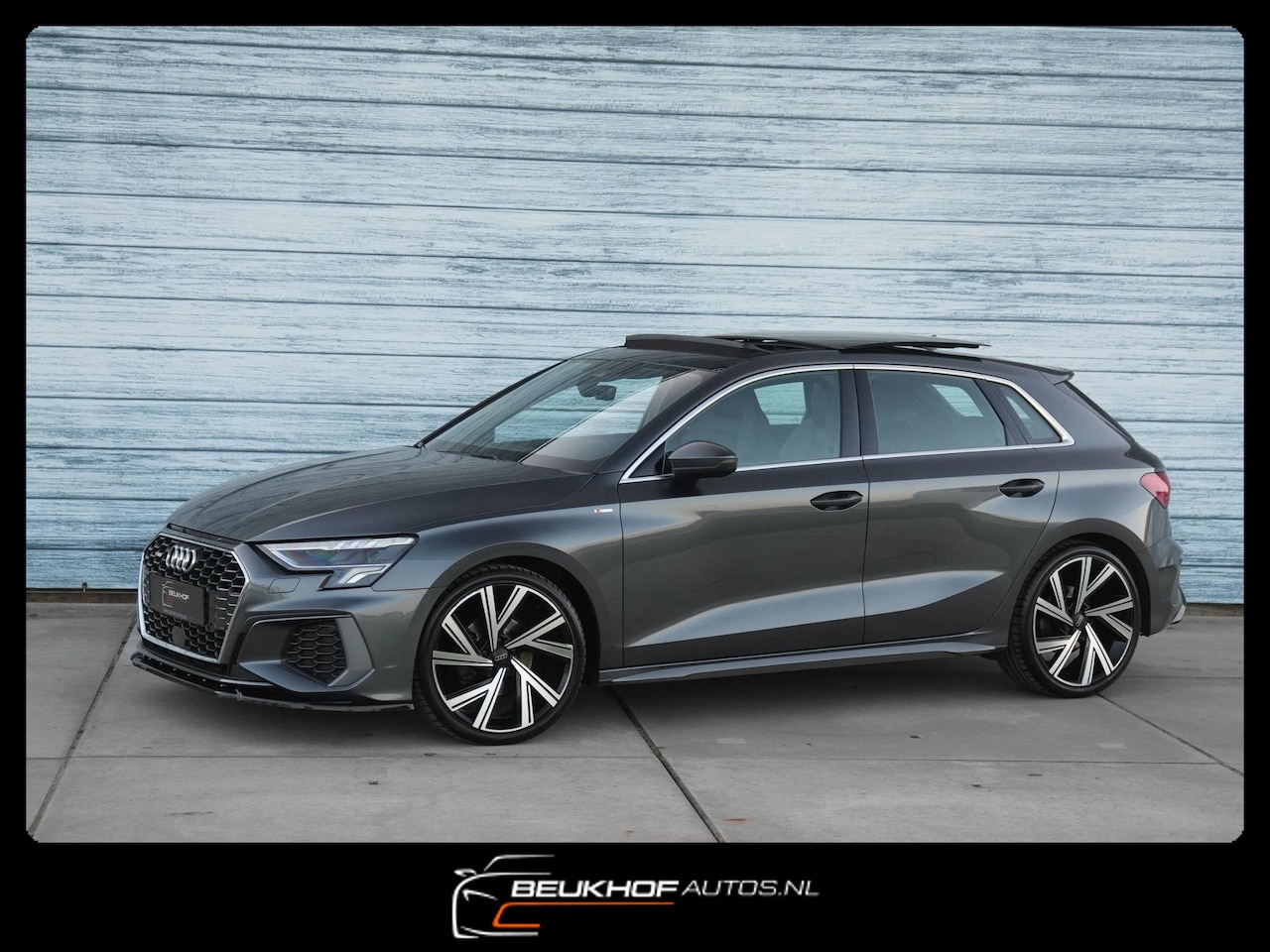Audi A3 Sportback - 30 TFSI S-Line Maxton Panorama Leer 19Inch - AutoWereld.nl