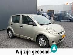 Daihatsu Sirion 2 - 1.0-12V Trend NWE APK5DEURSKOOPJE