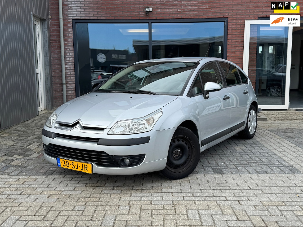 Citroën C4 - 1.6-16V Ligne Prestige | NWE APK | Trekhaak | Cruise | Clima | - AutoWereld.nl