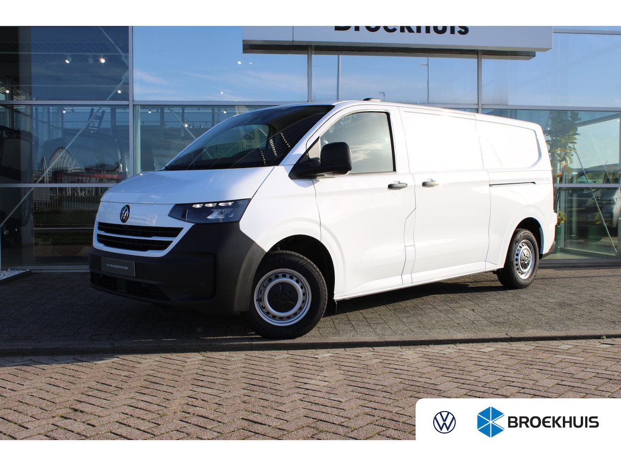 Volkswagen e-Transporter - 218 pk | 64kWh | €8.000 Voorraad Voordeel | Trekhaak | Bijrijdersbank | Achterdeuren | App - AutoWereld.nl