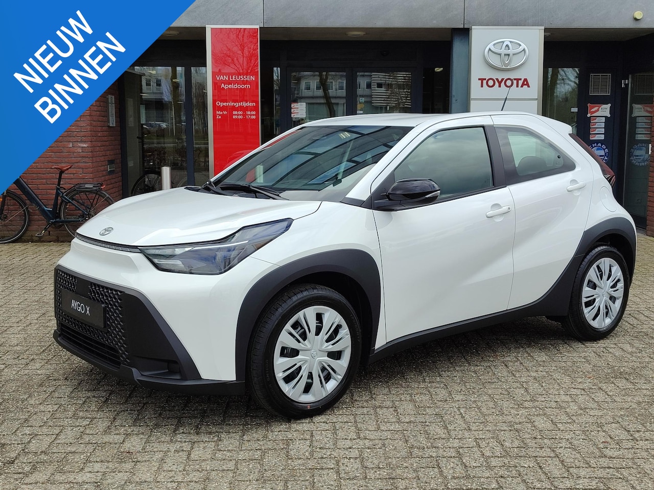 Toyota Aygo X - Hybrid 115 play NIEUW DIRECT LEVERBAAR! CLIMA AD-CRUISE CAMERA APPLE/ANDROID EL-RAMEN/SPIE - AutoWereld.nl
