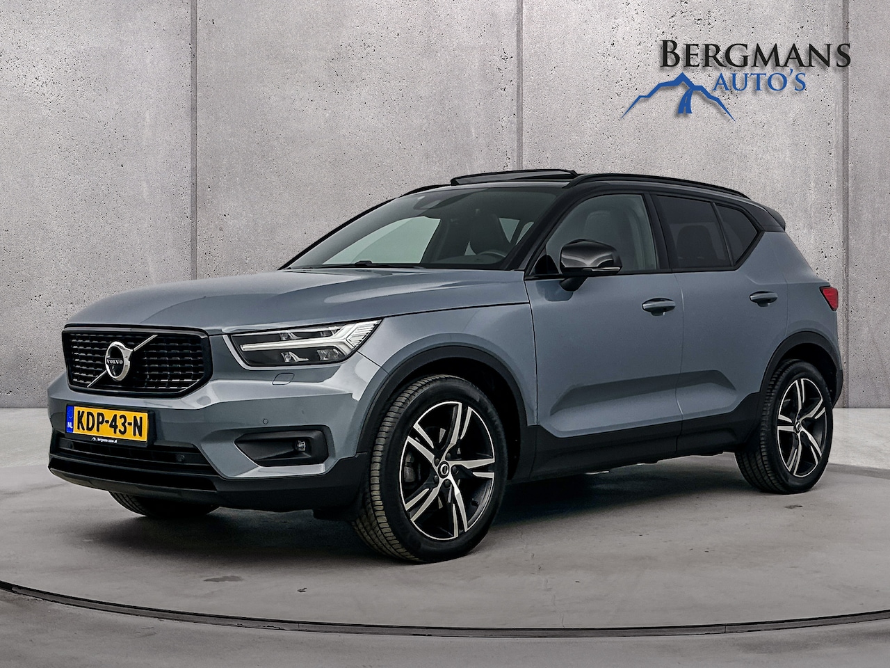 Volvo XC40 - 2.0 B4 R-Design Hybride // DEALER ONDERHOUDEN // LEDER // PANO-/SCHUIFDAK // KEYLESS // - AutoWereld.nl
