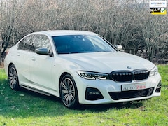 BMW 3-serie - 320i Business Edition M Sport pakket Automaat Navi CarPlay Carbon pakket/NL Auto