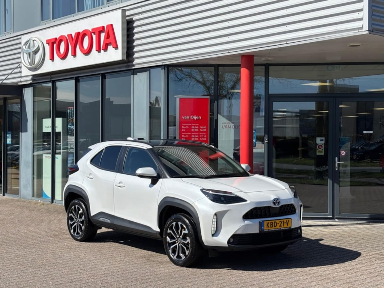Toyota Yaris Cross - 1.5 Hybrid Bns Plus AWD | Panoramadak | Stoel & Stuurwiel VW | E - AutoWereld.nl