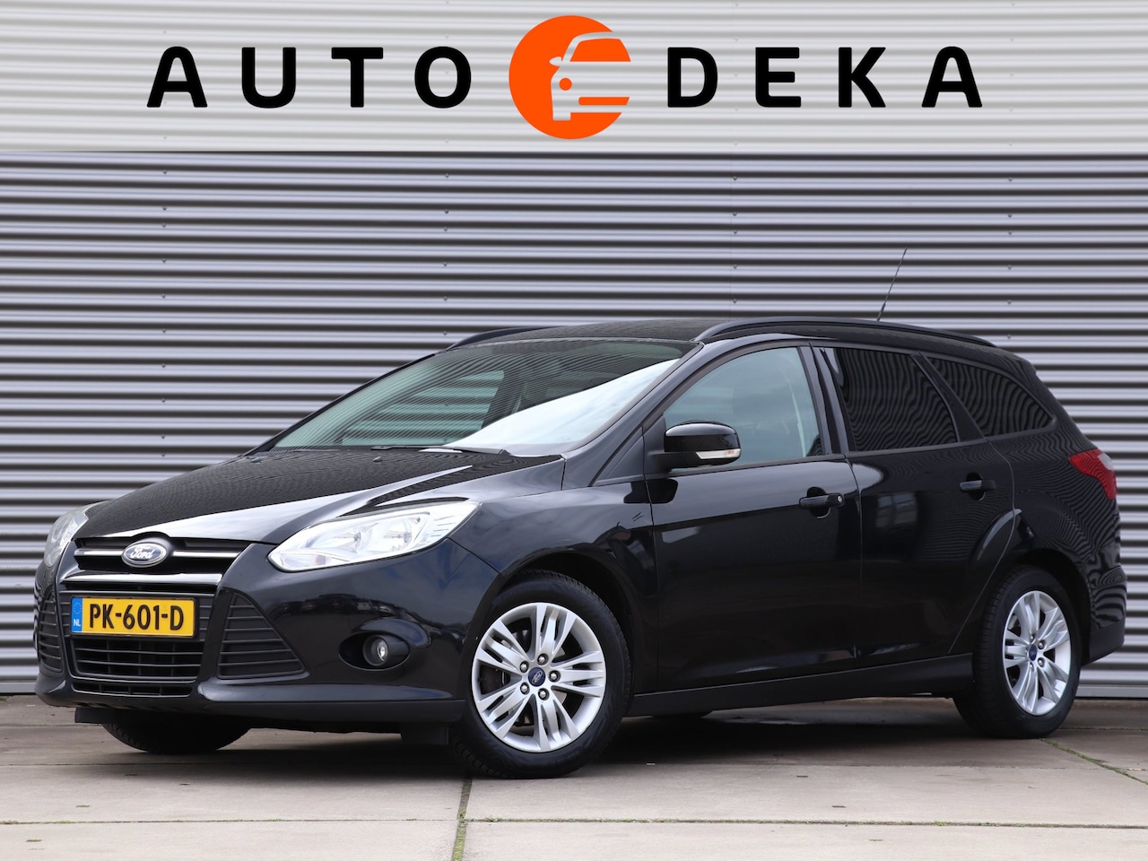 Ford Focus Wagon - 1.0 EcoBoost Trend *Parkeersens.*Trekhaak* - AutoWereld.nl