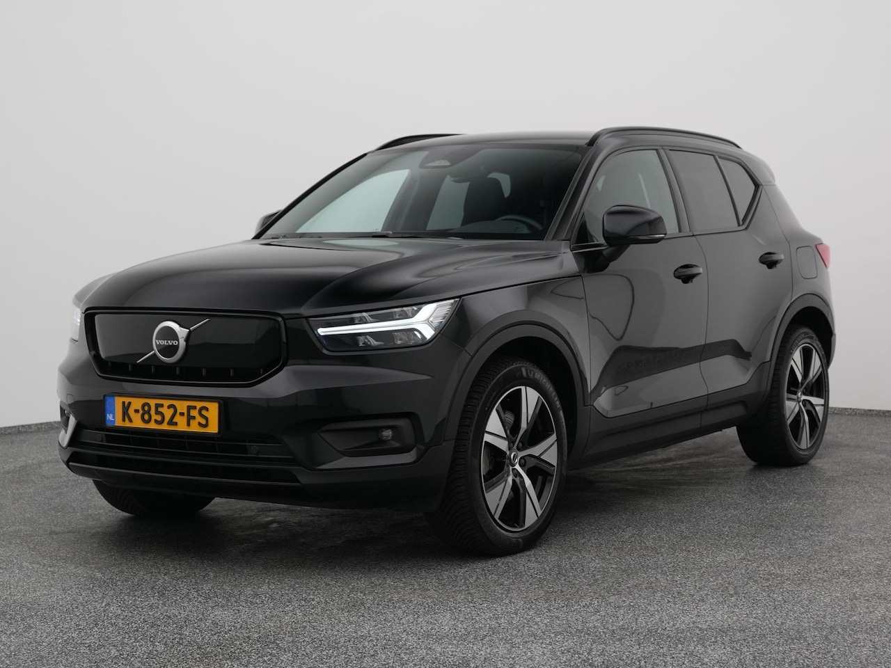 Volvo XC40 - Recharge P8 AWD R-Design | CAMERA | ADAPTIVE | LEDER | STOEL- EN STUURVERW. | TREKHAAK - AutoWereld.nl