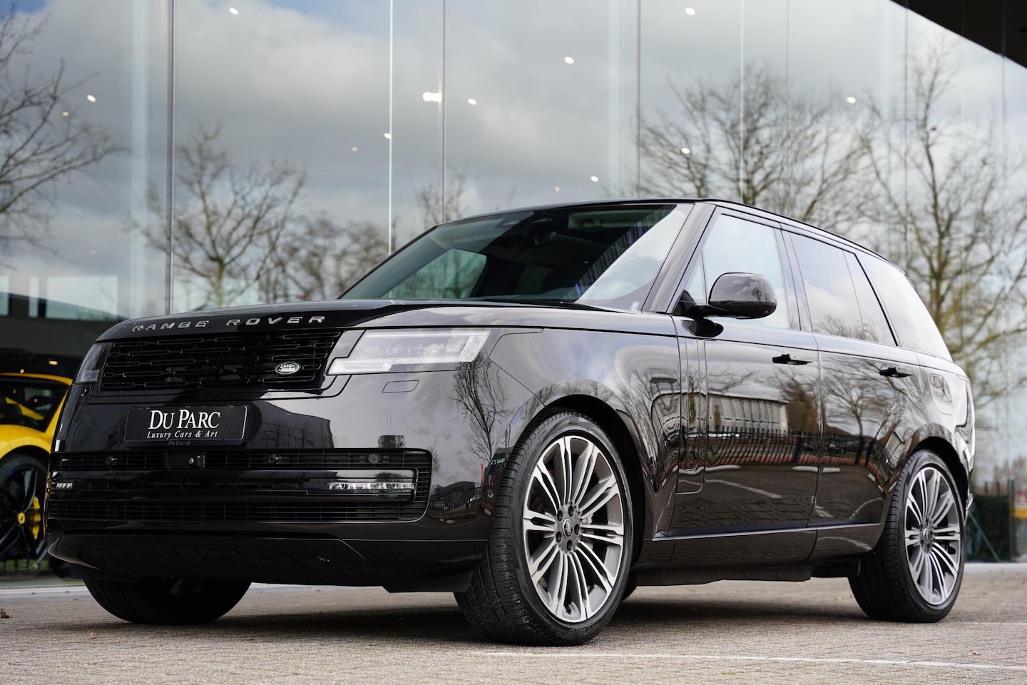 Land Rover Range Rover - P 440 SE Zwart Leder / 23 Inch / Panoramadak - AutoWereld.nl