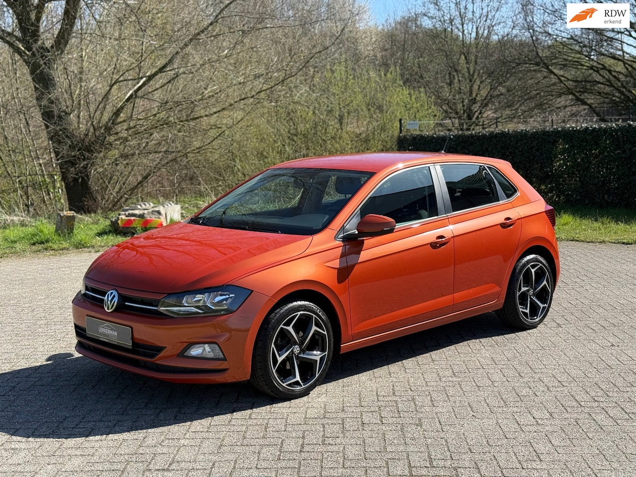 Volkswagen Polo - 1.0 Comfortline R-LINE VELGEN I UNIEKE KLEUR I NWE APK I CRUISE - AutoWereld.nl