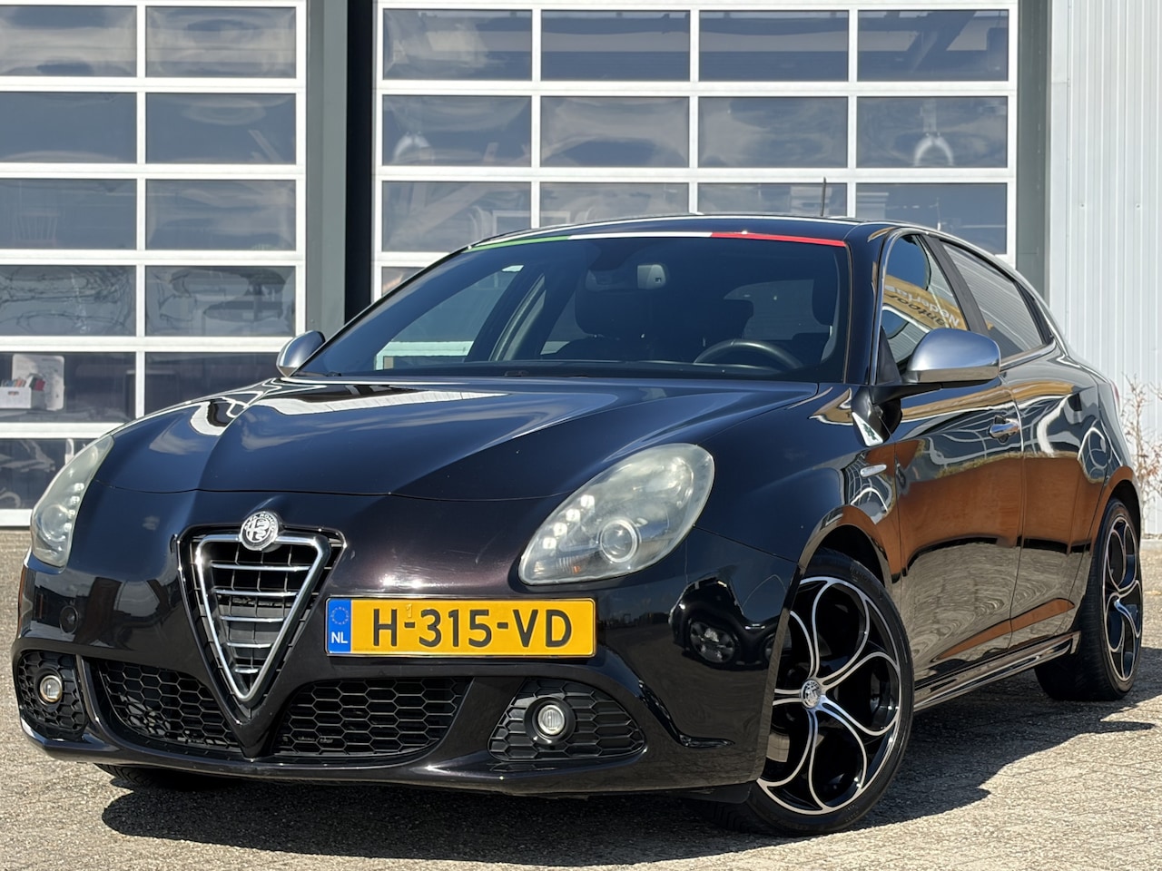 Alfa Romeo Giulietta - 1.4 T Distinctive 170pk | Airco automatisch | Bluetooth | Cruise control | Lichtmetalen ve - AutoWereld.nl