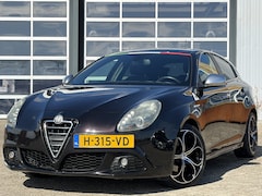 Alfa Romeo Giulietta - 1.4 T Distinctive 170pk | Airco automatisch | Bluetooth | Cruise control | Lichtmetalen ve