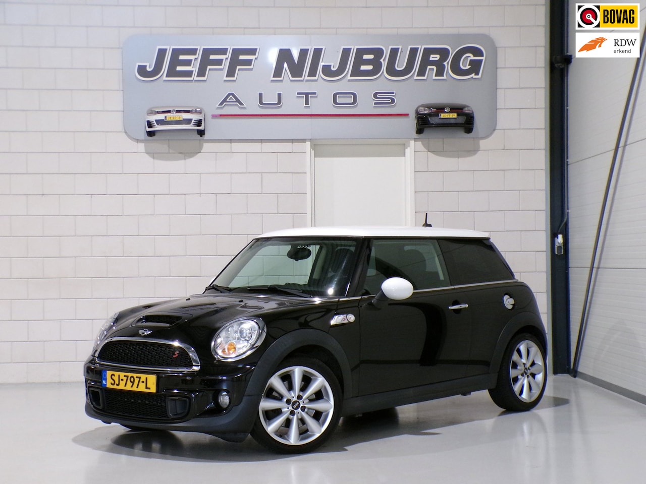 MINI Cooper S - Mini 1.6 Pepper 184PK Xenon Bluetooth Navigatie Leer 17"Velgen Climatronic Cruise-control - AutoWereld.nl