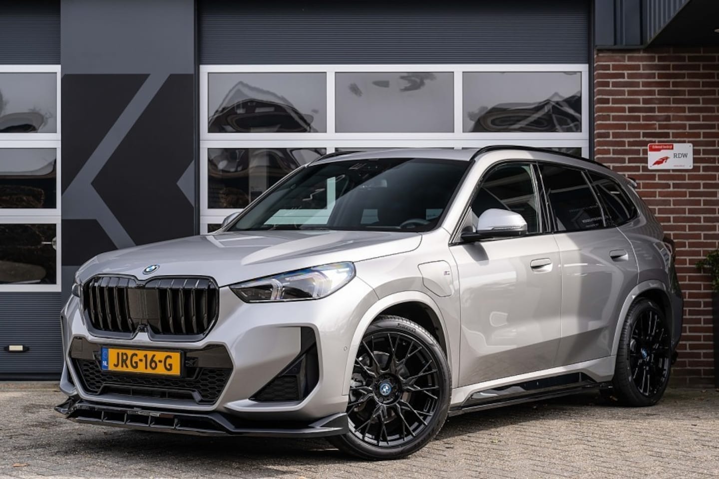 BMW X1 - 25e xDrive M Sport | Panorama | Shadow | ACC | 360° Camera | Head-Up | Adap. led | Stoelve - AutoWereld.nl