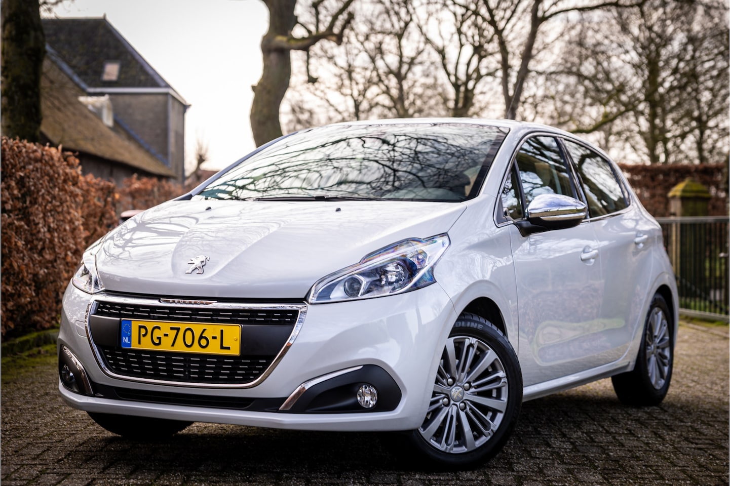 Peugeot 208 - 1.2 PureTech Allure Camera Navi 16" - AutoWereld.nl