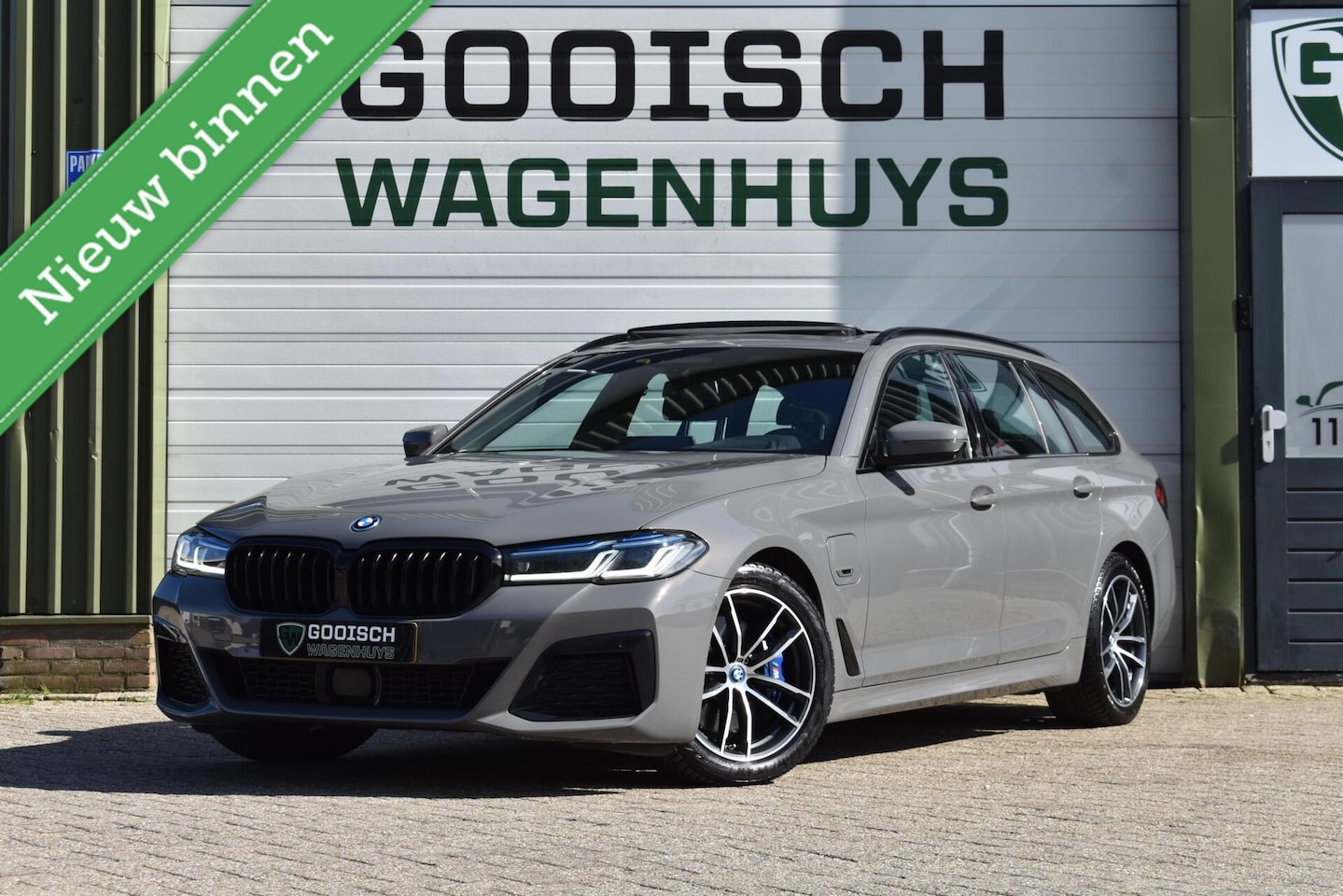 BMW 5-serie Touring - 520e Business Ed. Plus M Sport | Pano | Laser | Leder | - AutoWereld.nl