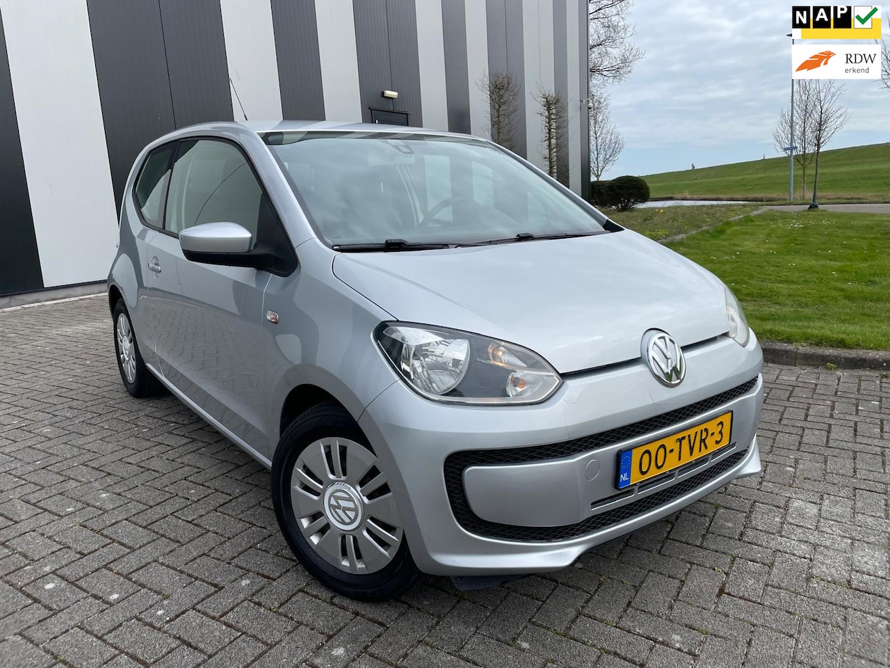 Volkswagen Up! - 1.0 move up! BlueMotion 2e Eigenaar-Airco-Elekpakket-2 Sleutels - AutoWereld.nl