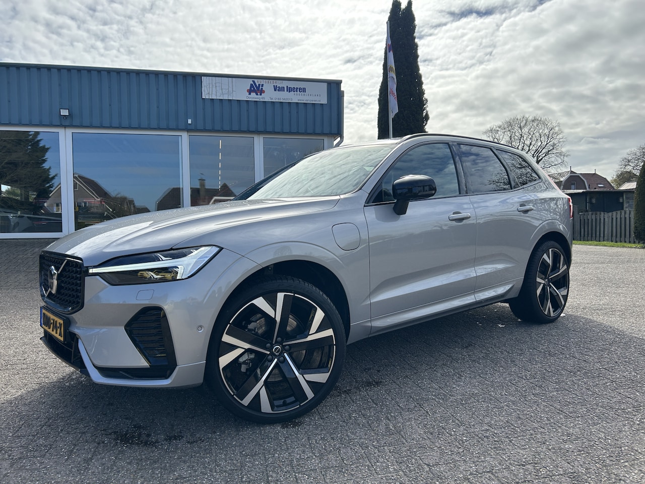 Volvo XC60 - 2.0 T6 Plug-in hybrid AWD Plus Dark Adapt.cruise pano,360 camera Harman cardon,22 inch wie - AutoWereld.nl