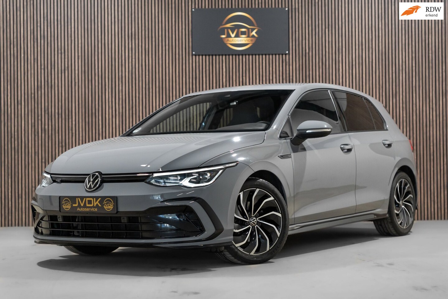 Volkswagen Golf - 1.5 eTSI R-Line 2020 DSG IQ PANO CAMERA VIRTUAL - AutoWereld.nl