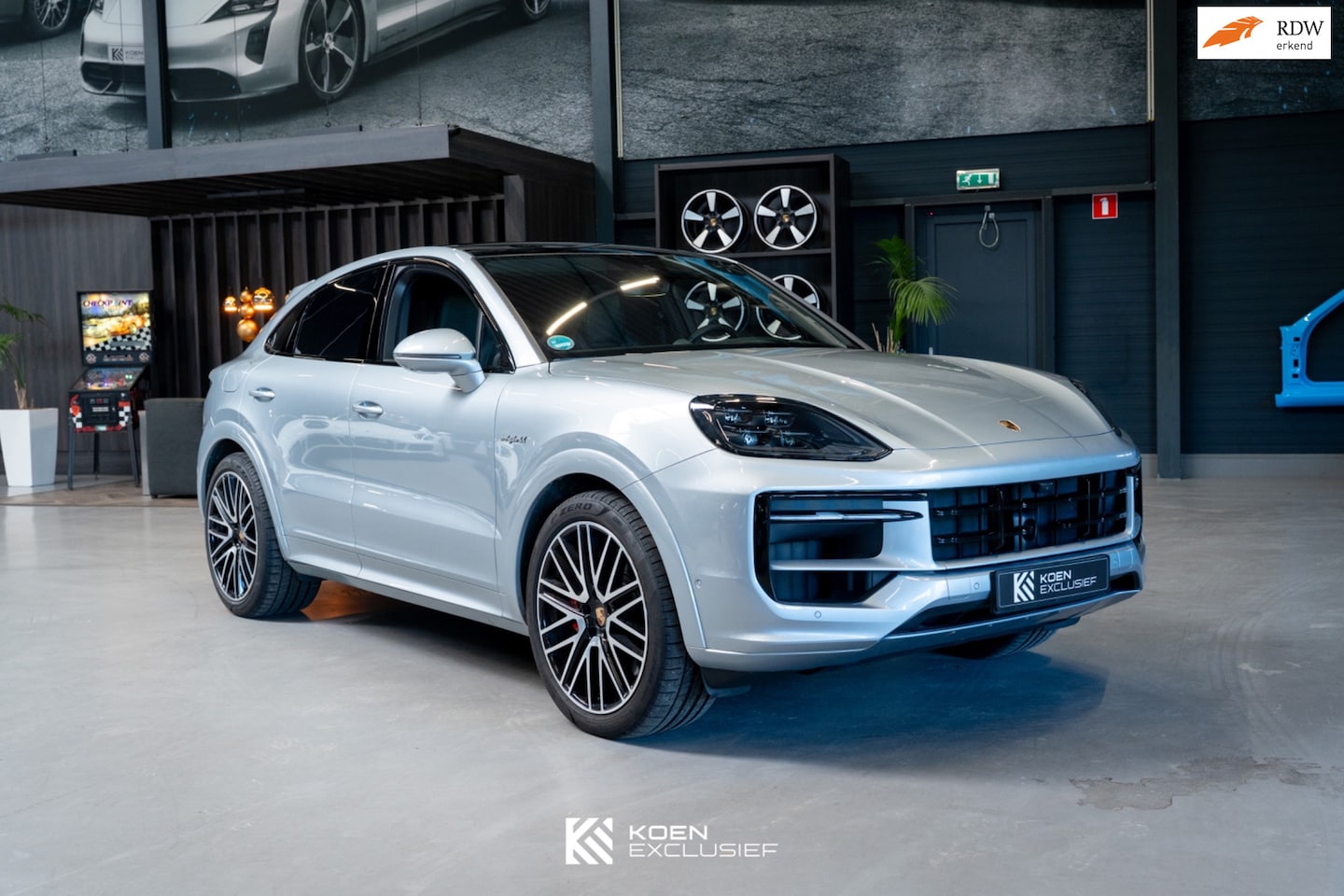 Porsche Cayenne Coupé - 3.0 S E-Hybrid (2024, BTW) achterassturing, PDCC, Sport Design Pakket, clubleder, fabrieks - AutoWereld.nl