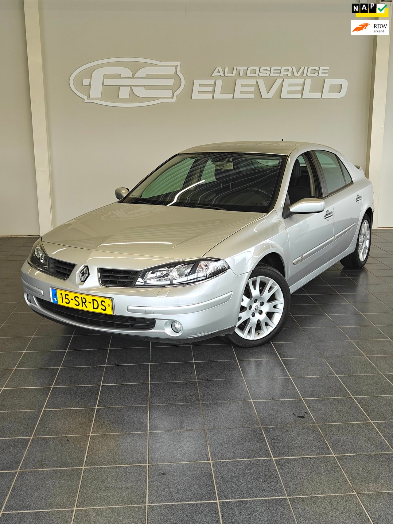 Renault Laguna - 2.0-16V T Initiale 2.0-16V T Initiale - AutoWereld.nl