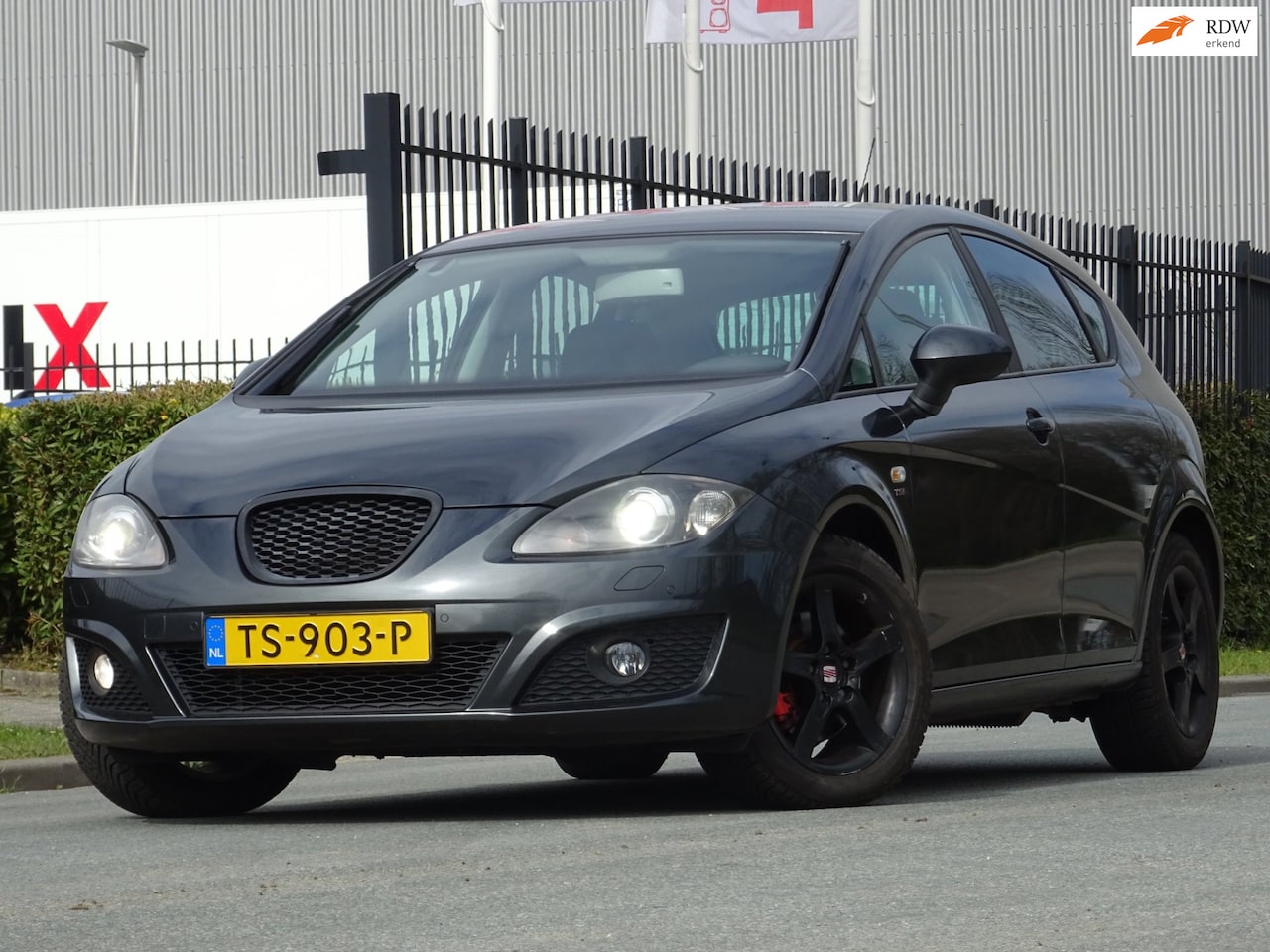SEAT Leon - 1.8 TFSI 1-EIGENAAR NAVI/XENON/PDC/APK 04-2027 - AutoWereld.nl