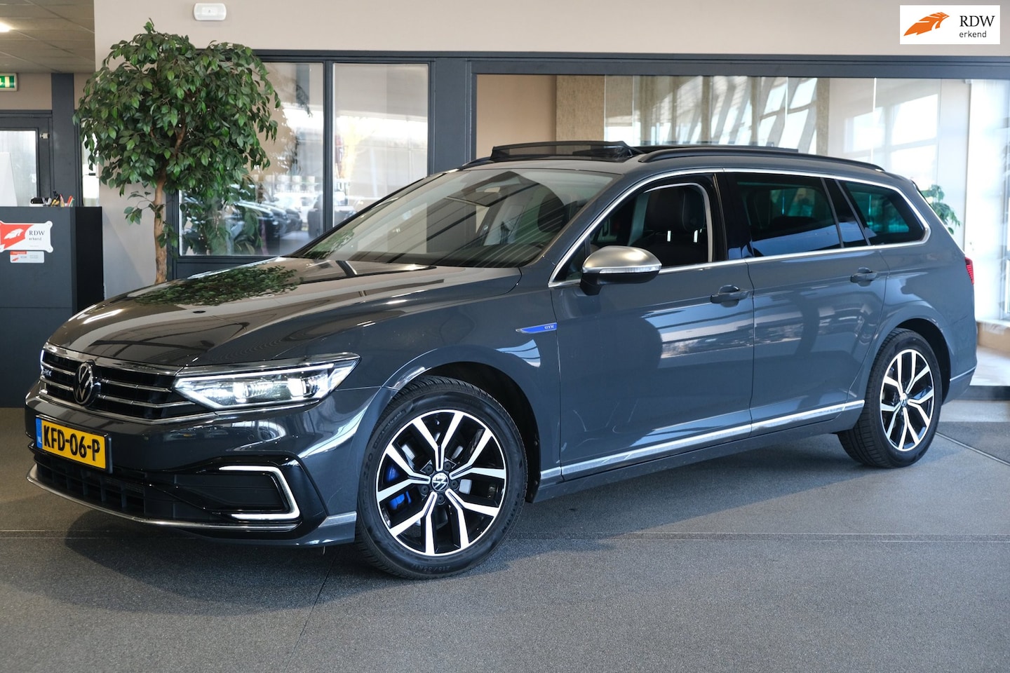 Volkswagen Passat Variant - 1.4 TSI PHEV GTE 218PK Pano Leder Virtual Trek Cam Acc Pdc - AutoWereld.nl