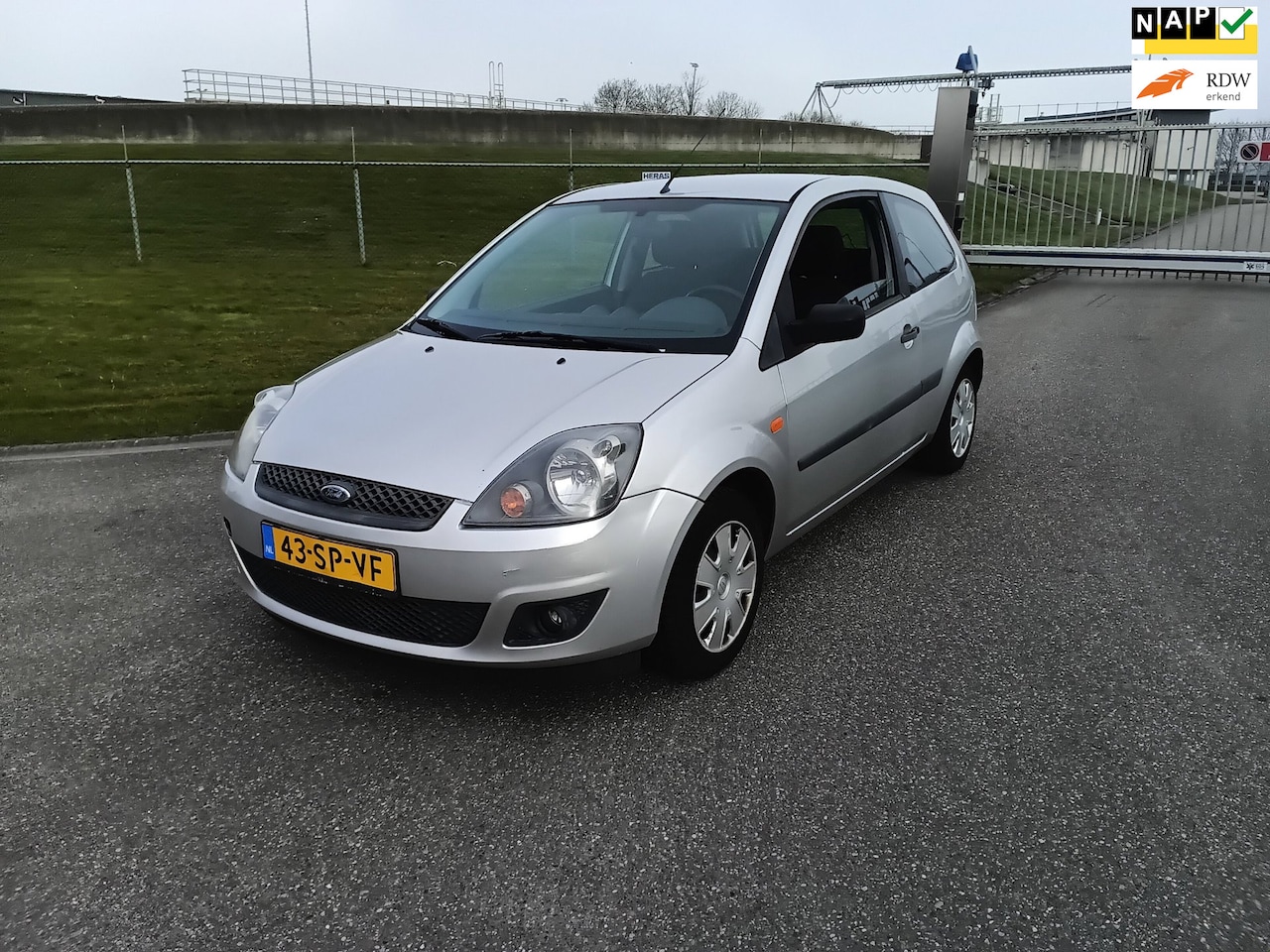 Ford Fiesta - 1.3-8V Ambiente 1.3-8V Ambiente - AutoWereld.nl