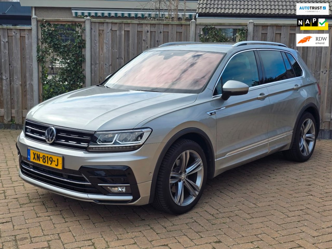 Volkswagen Tiguan - 1.5 TSI ACT Highline Business R-Line Trekhaak/Cam/App - AutoWereld.nl