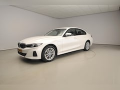 BMW 3-serie - Sedan 320e | LED | Leder | Navigatie | Sportstoelen | Clima | PDC | DAB | Alu 17 inch
