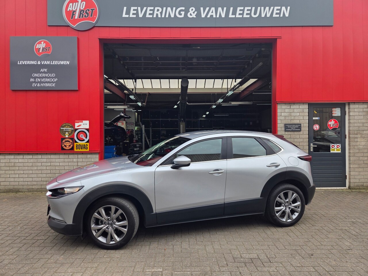 Mazda CX-30 - 2.0 e-SkyActiv-G M Hybrid Parkeersensoren Voor + Achter/ Navigatie/ Stoel en stuur verwarm - AutoWereld.nl