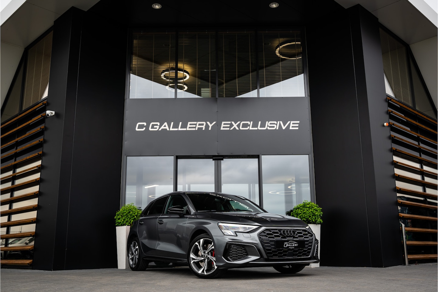 Audi A3 Sportback - 45 TFSI e S edition Competition - 2x S-Line l Black-Line l Daytona grijs - AutoWereld.nl