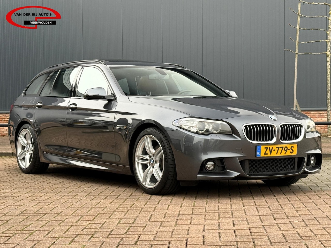 BMW 5-serie Touring - 520d High Executive / M-Sport / Pano / Leer - AutoWereld.nl